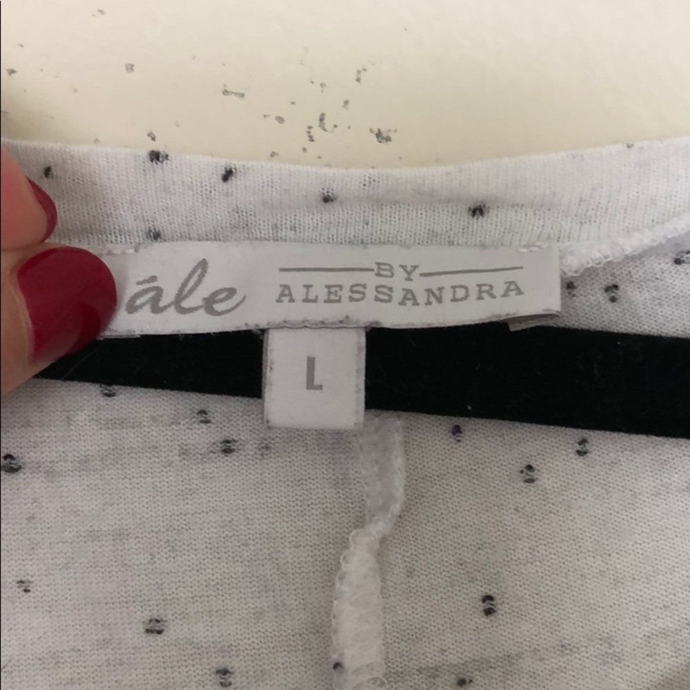 White open back tee - Picture 4 of 8